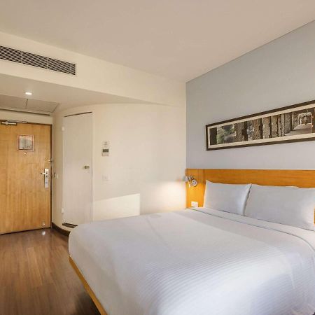 Ibis Gurgaon Golf Course Road - An Accor Brand Hotel Exterior photo