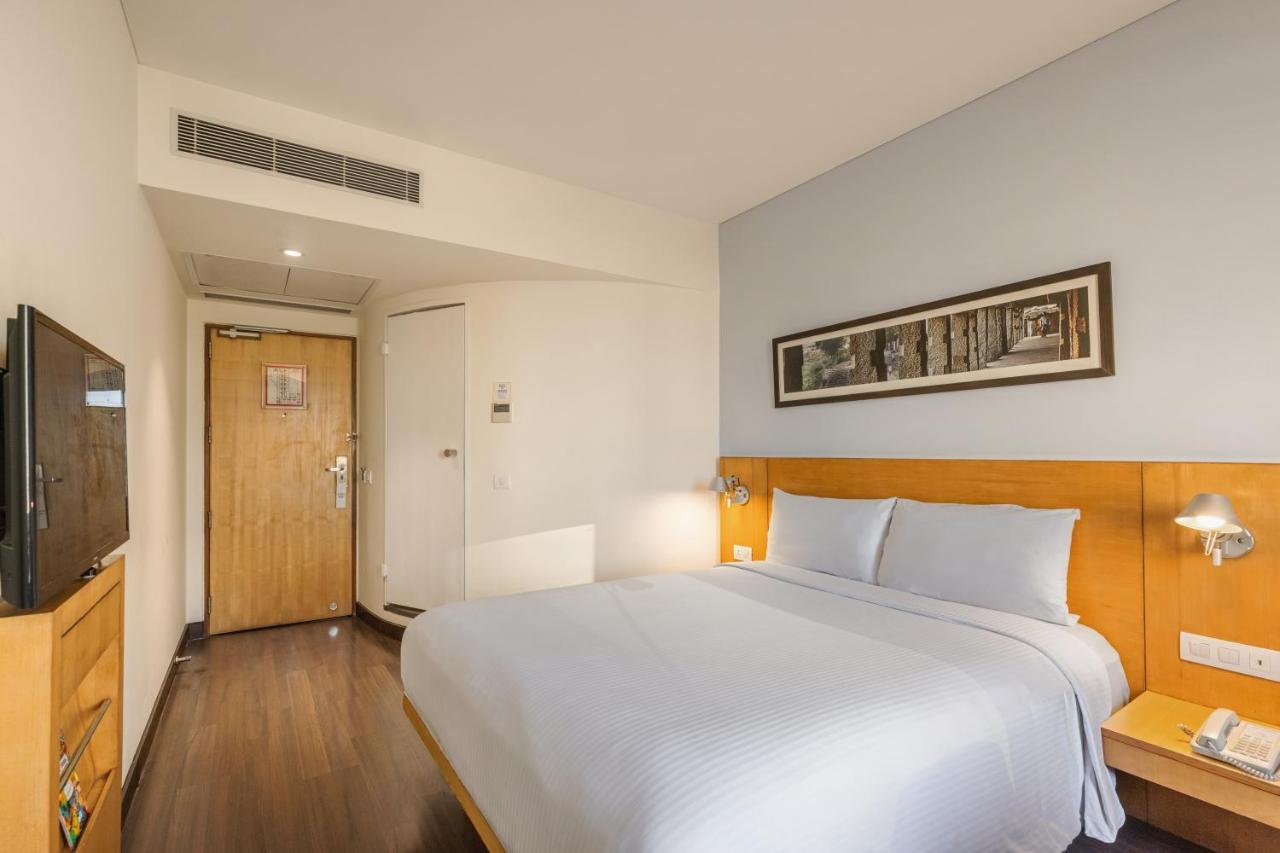 Ibis Gurgaon Golf Course Road - An Accor Brand Hotel Exterior photo