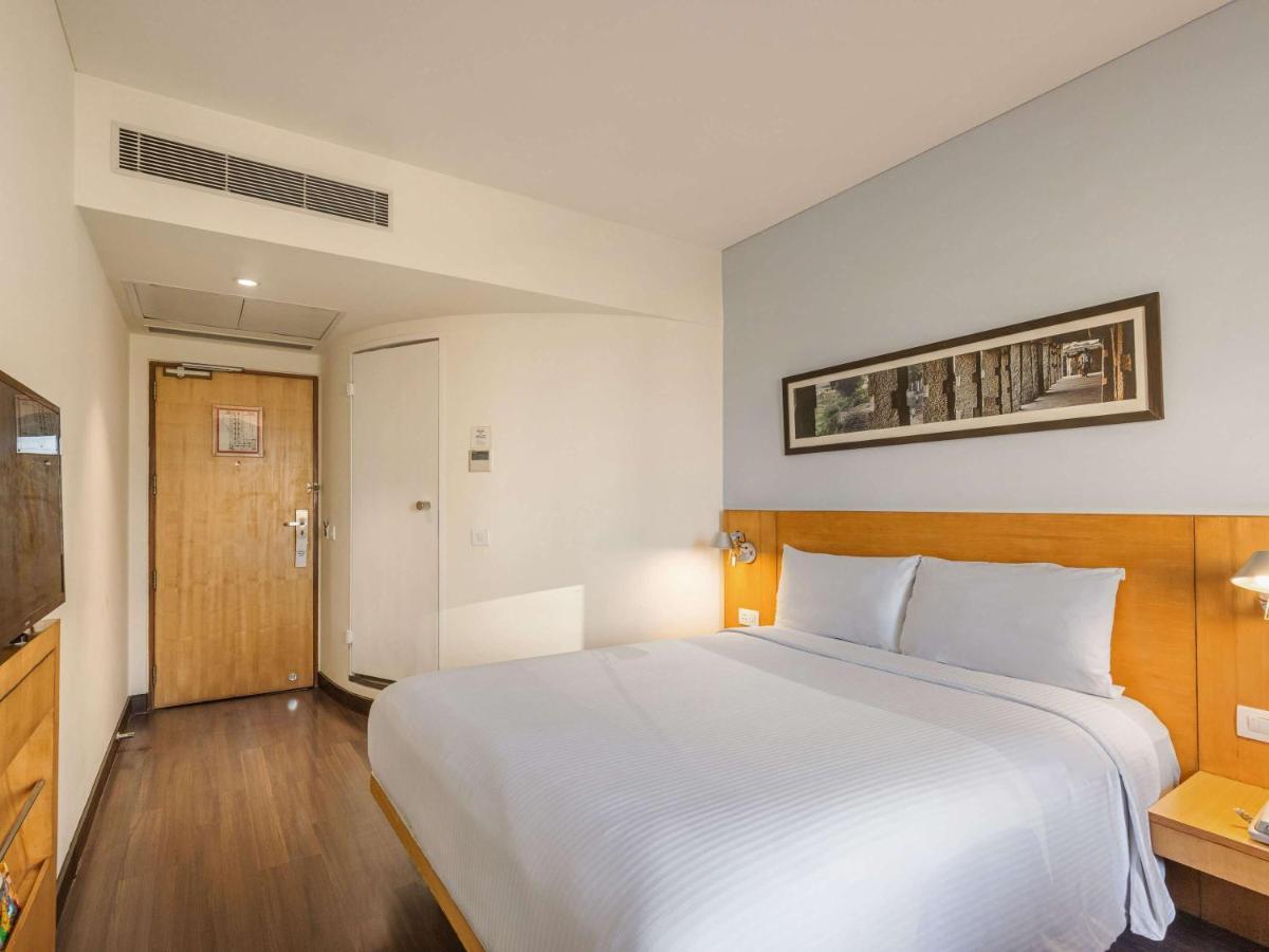 Ibis Gurgaon Golf Course Road - An Accor Brand Hotel Exterior photo